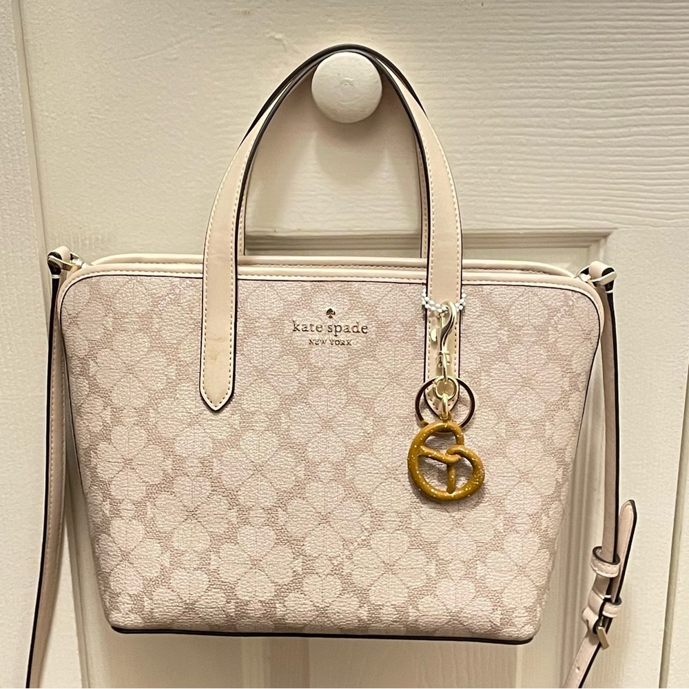 Pretzel keychain keycob bag charm - Picture 3 of 3